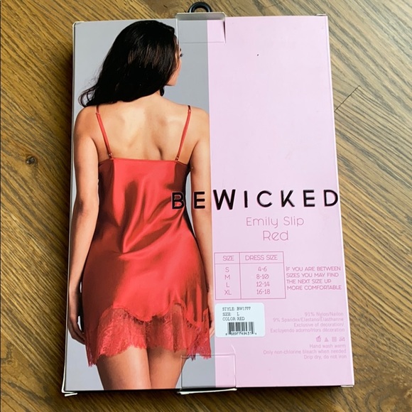 New in Box Women’s Red Slip, size Large - Picture 2 of 3